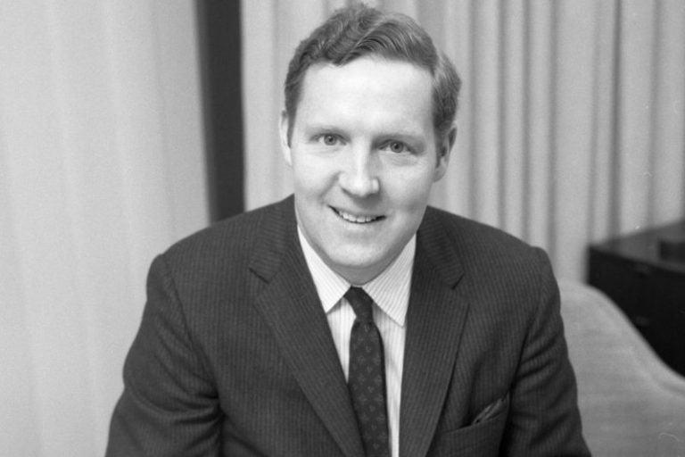 Frank Shakespeare, Nixon’s TV guru who redefined political ads, dies at 97