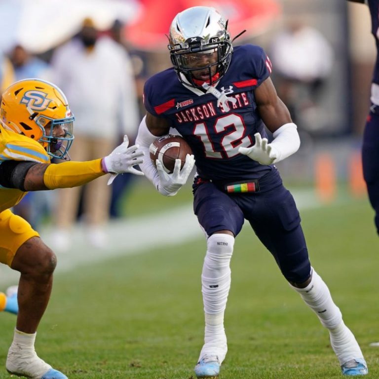 Deion Sanders says former 5-star prospect coming to Colorado with him