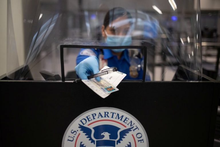 Airport screeners get big boost in pay and collective bargaining rights