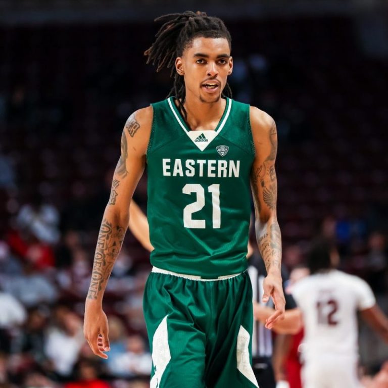 Former top recruit scores 29 straight points in first half