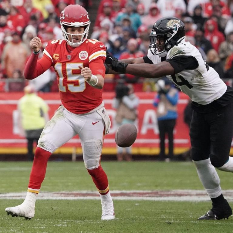 What Romo said about Mahomes’ limitations with ankle sprain