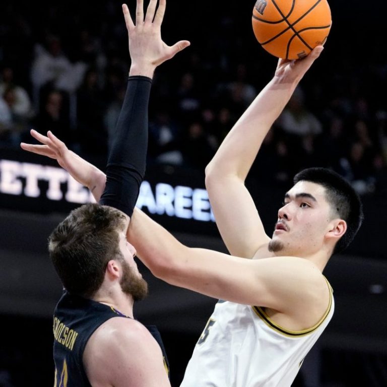 College basketball undergoing a big man revival