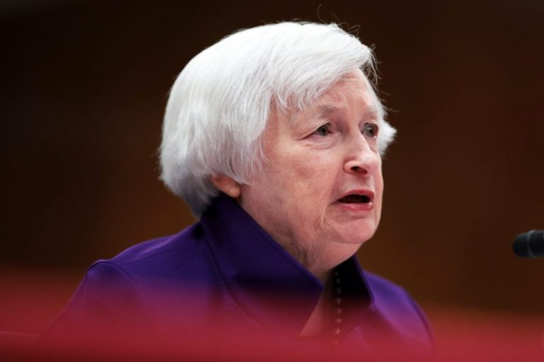 U.S. isn’t considering ‘blanket insurance’ for bank deposits, Yellen says
