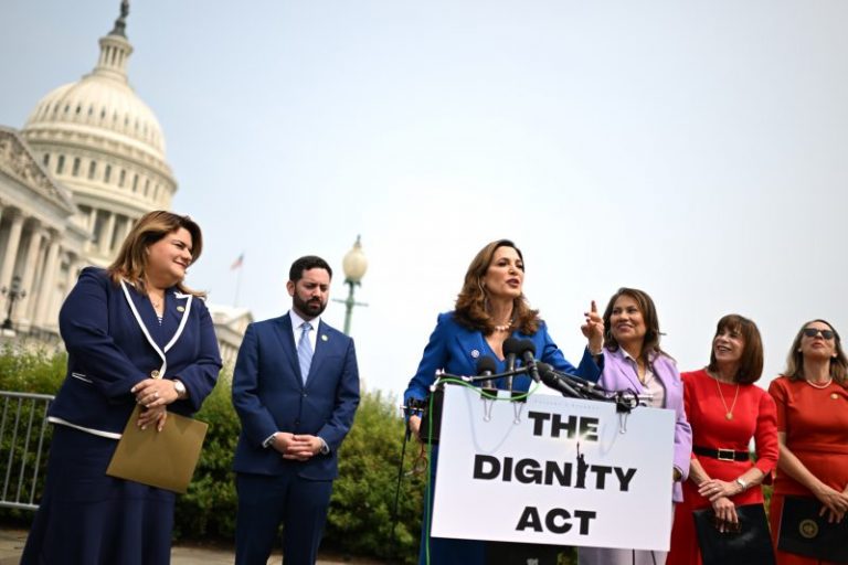 Hispanic women introduce bipartisan immigration bill in House