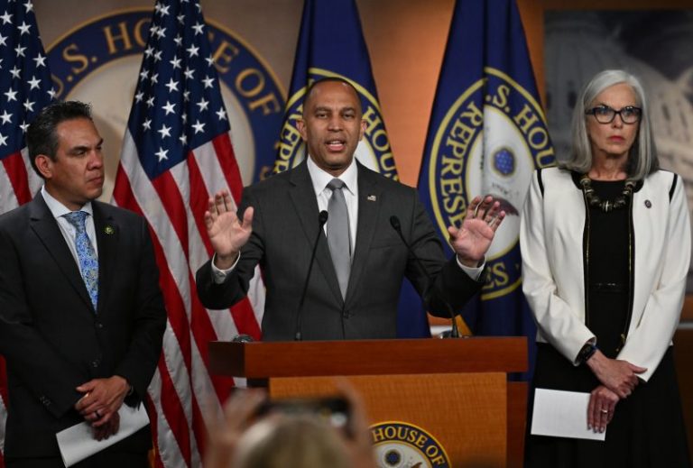 Democrats’ worry grows over White House approach to debt talks