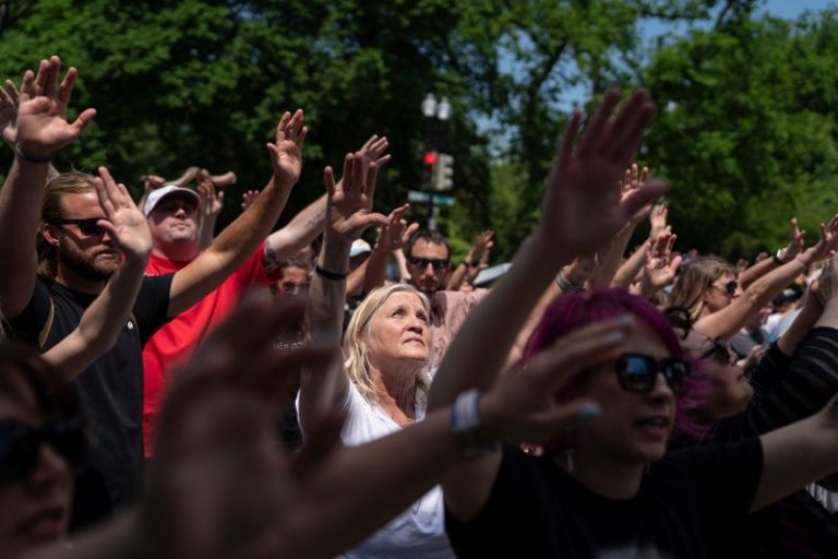 GOP 2024 hopefuls court evangelicals as they struggle over abortion