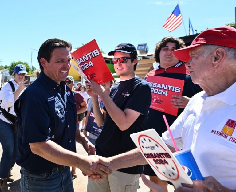 In Iowa, DeSantis plows forward after early missteps and staff problems