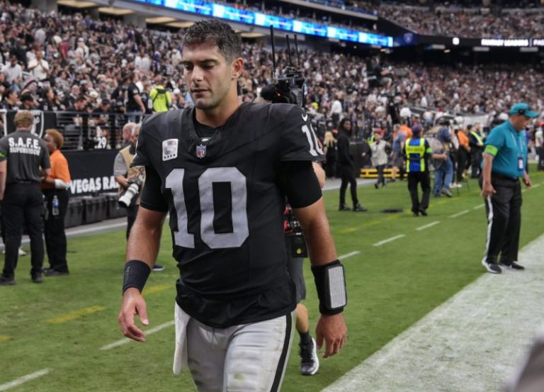 Raiders continue shake-up by benching starting QB for rookie