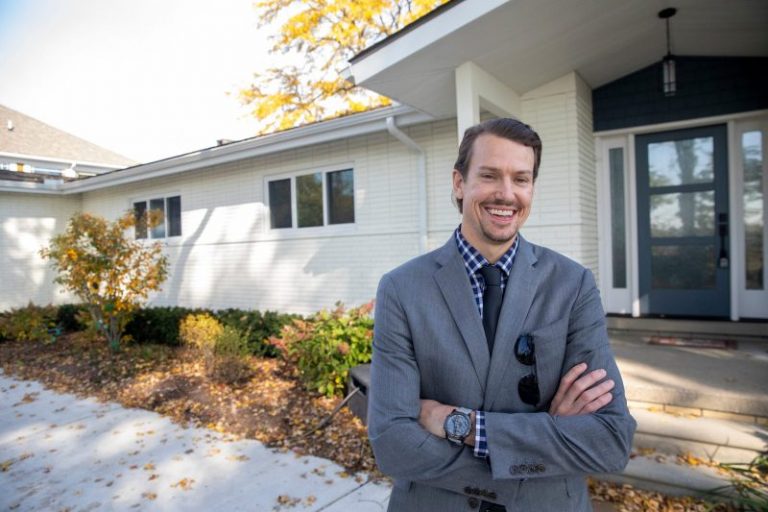Ex-Detroit Red Wing trades skates for new career as realtor