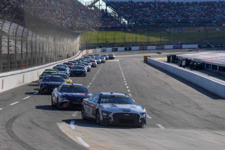 Predictions, odds for NASCAR Cup Series finale at Phoenix Raceway