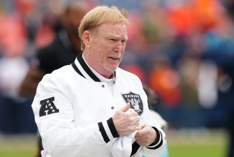 Mark Davis can’t be trusted to make the right call for his Raiders