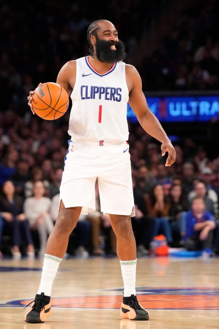 James Harden makes Clippers debut, scores 17 in loss to Knicks