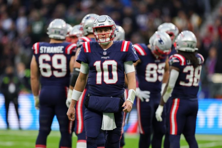 Patriots bench starting QB after ‘terrible throw’ in loss