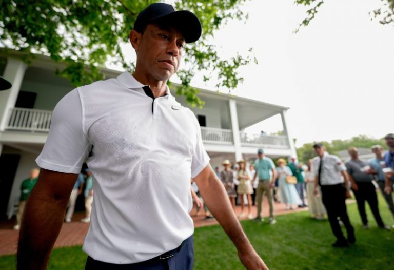 Tiger Woods announces his return to golf