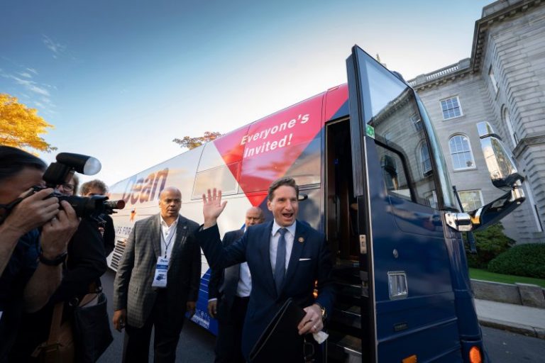 Democratic presidential candidate Phillips announces he won’t run for reelection in House