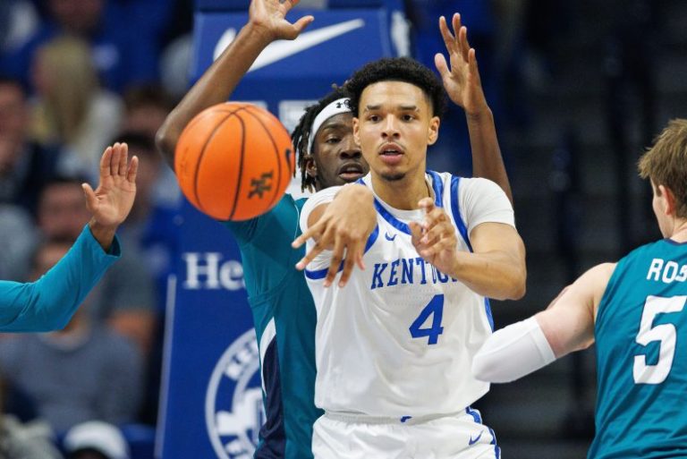 Sloppy play dooms No. 12 Kentucky in loss to UNC Wilmington