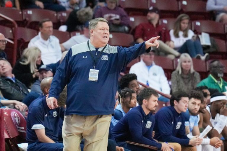 Old Dominion coach suffers heart attack before Hawaii tournament