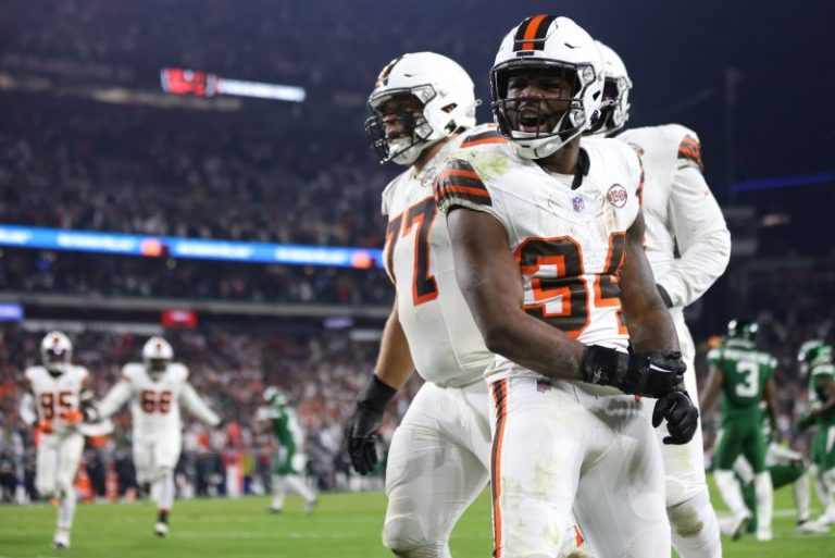 Winners and losers from Browns’ playoff-clinching TNF win vs. Jets