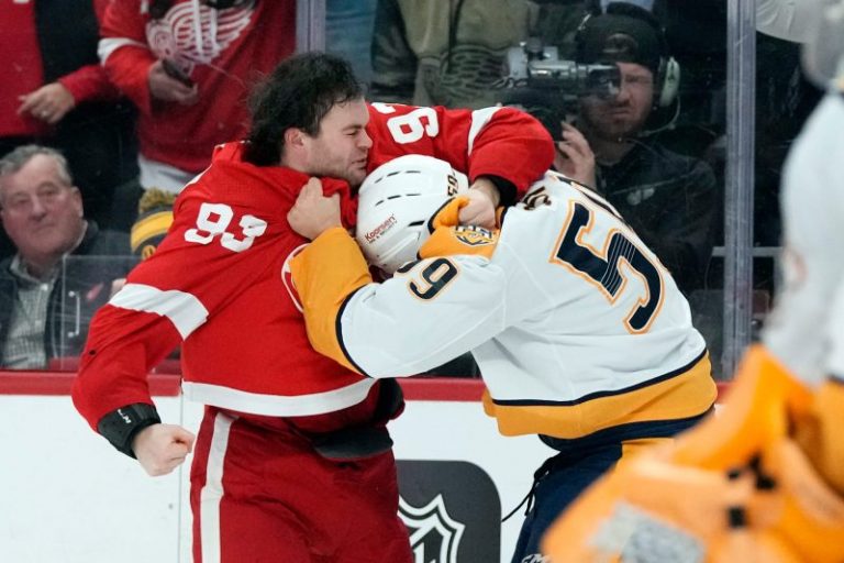 Watch: One of NHL’s smallest players pummels 6-1 opponent in fight