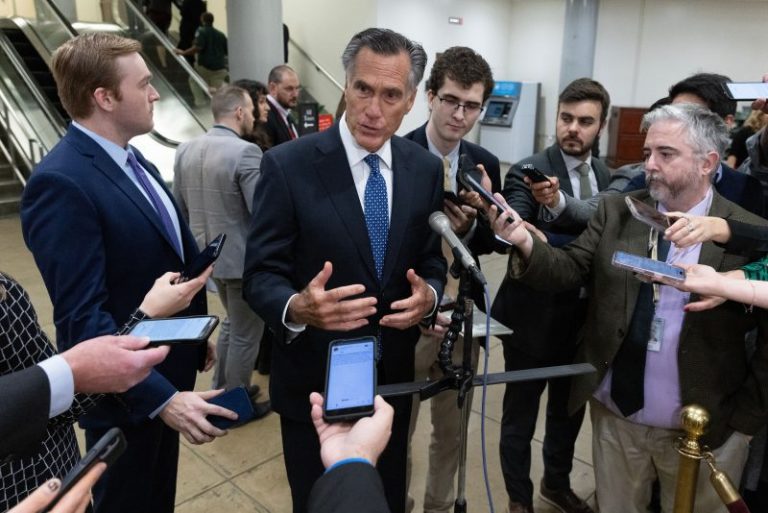 Senate lawmakers careen toward failed vote on Ukraine