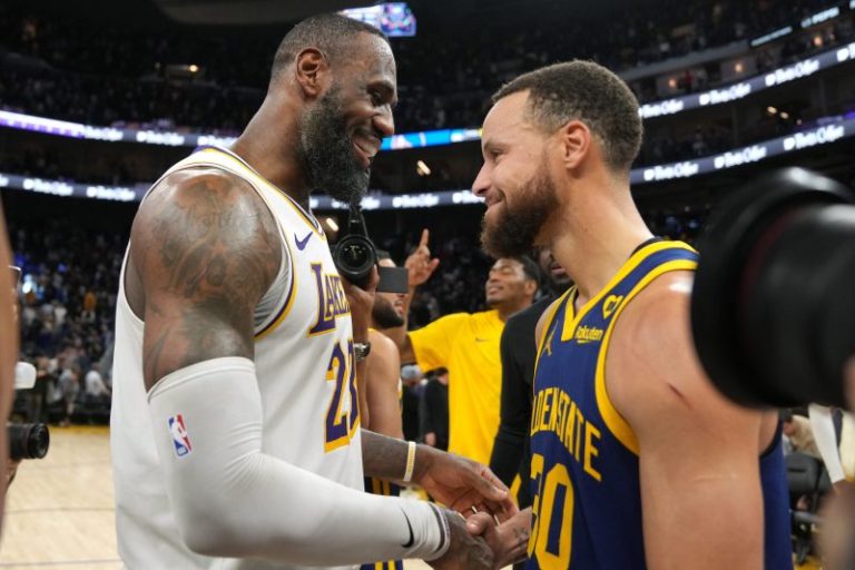 LeBron outduels Steph with triple-double as Lakers win in double-OT
