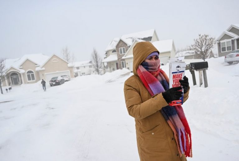 Iowa’s deep freeze scrambles caucus turnout tactics for GOP campaigns