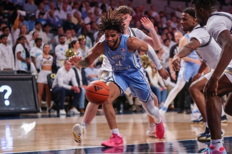 Bracketology: North Carolina holding top seed but only by a thread