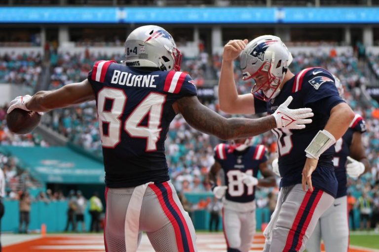 Patriots WR defends Mac Jones after dismal offense in 2023 season