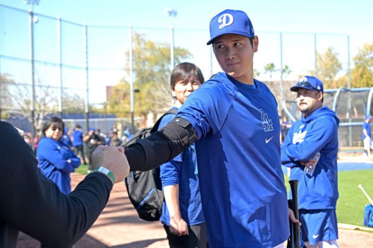 When will Ohtani make his spring training debut with the LA Dodgers?