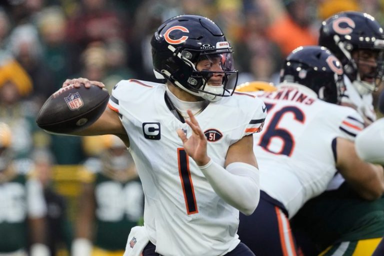 Another QB domino falls: Bears trade Justin Fields to Steelers