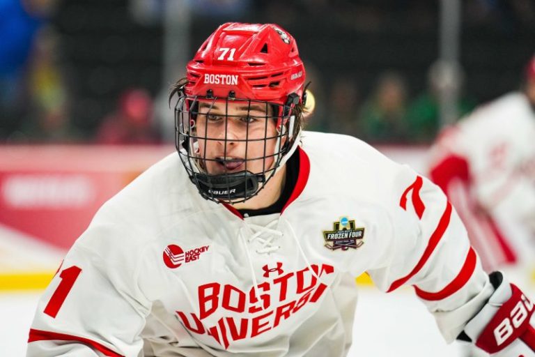 Projected NHL No. 1 overall pick wins Hobey Baker Award