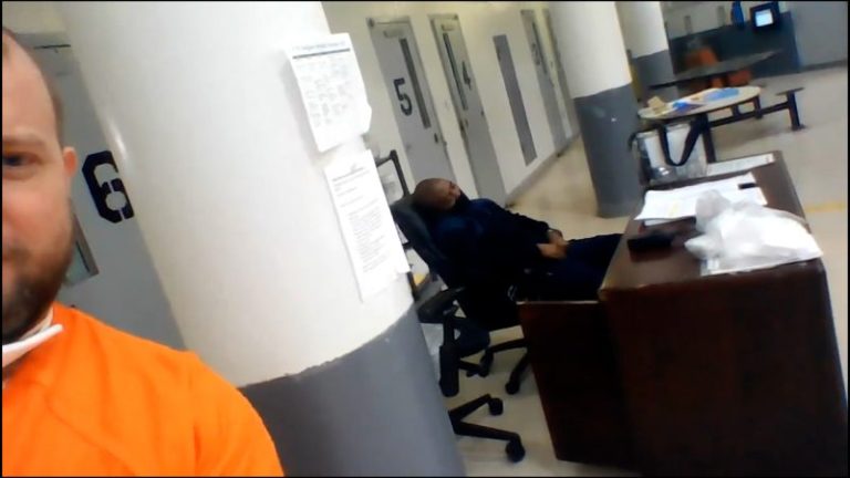 Jan. 6 defendant’s attorney posts video of sleeping D.C. jail guard