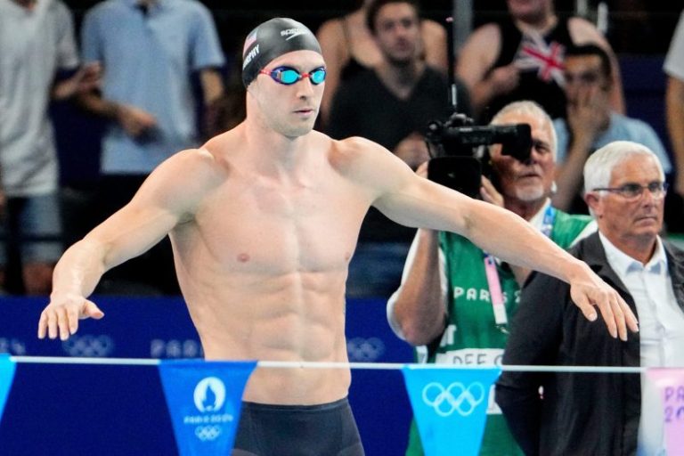 American Ryan Murphy keeps medal streak alive in 100 back