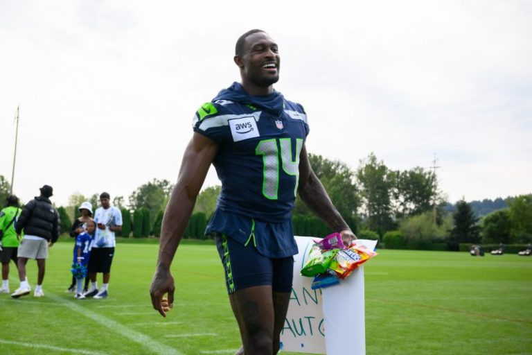 Seahawks star swings helmet at teammate during fight-filled practice