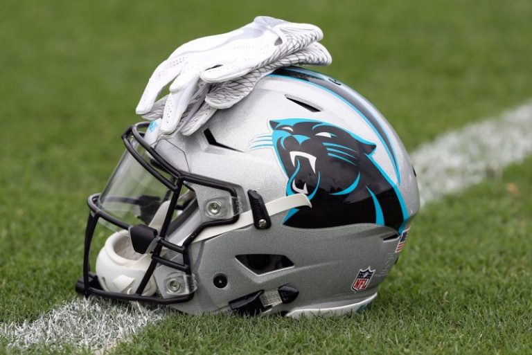 Flight with Panthers players runs off taxiway at Charlotte airport