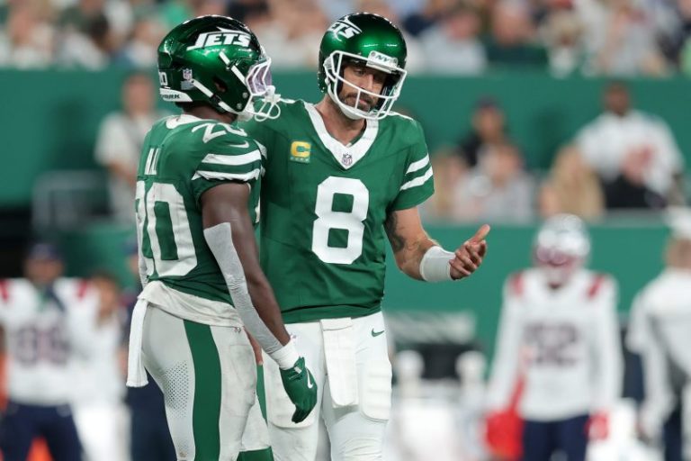 Aaron Rodgers looks vintage in big Jets victory
