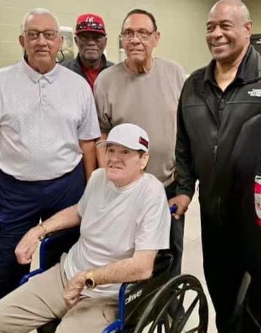 Pete Rose poses with Reds legends in last known photo