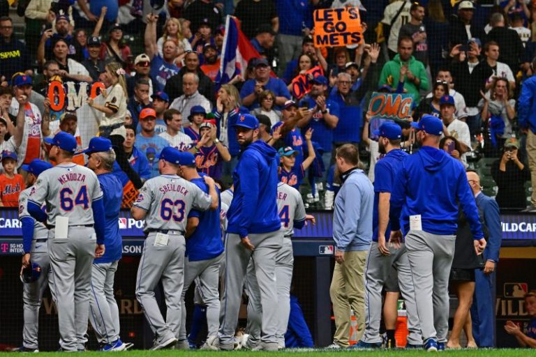 Mets ride wave of emotional final day with Game 1 win