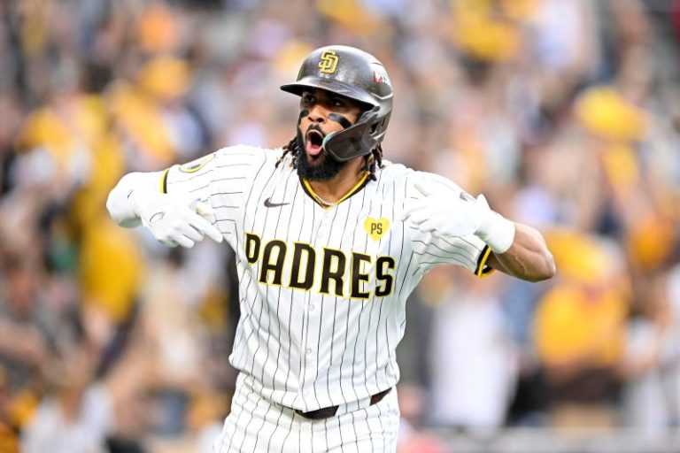MLB playoffs highlights: Padres, Mets notch crucial Game 1 wins