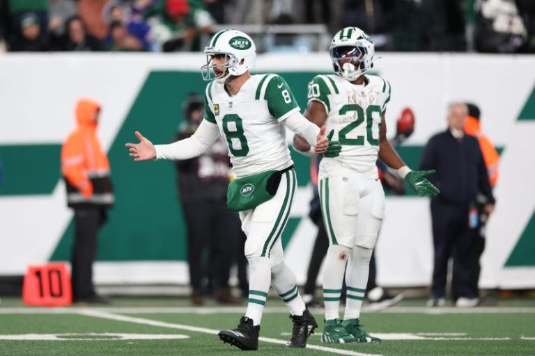 Aaron Rodgers rips refs for ‘ridiculous’ penalties in Jets’ loss
