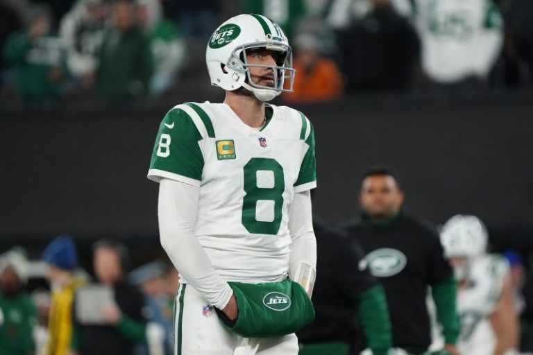 Opinion: Jets give Aaron Rodgers what he wants, take away his excuses