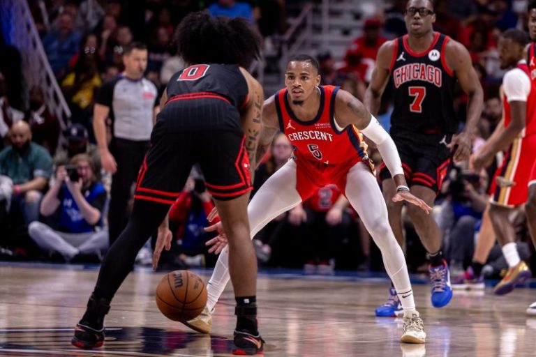 Dejounte Murray injures hand. Here’s what it means for Pelicans