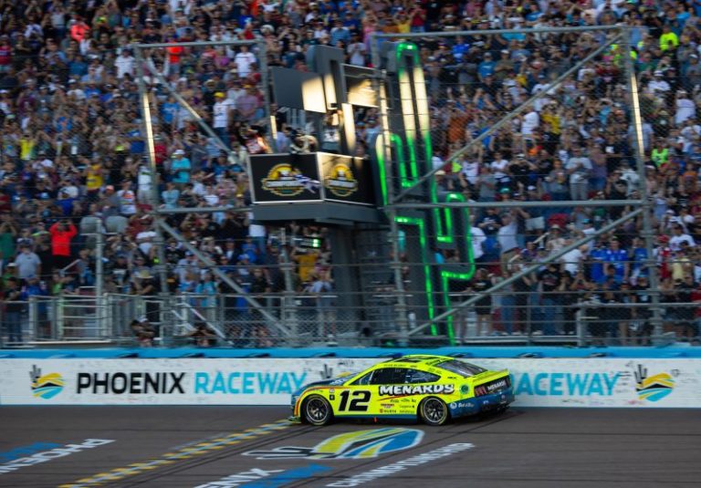 NASCAR Championship race live updates: Cup title on the line at Phoenix