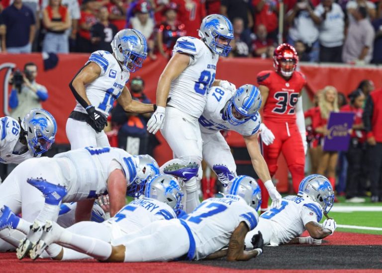 NFL playoff picture: Chiefs maintain cushion, but NFC is clustered