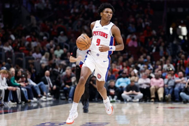 Pistons forward cleared after missing 8 months with blood clot