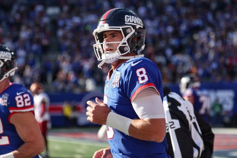 Giants bench QB, signaling likely split to come in 2025