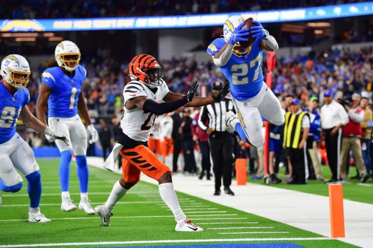 Chargers deal Bengals’ playoff a blow with thrilling SNF win