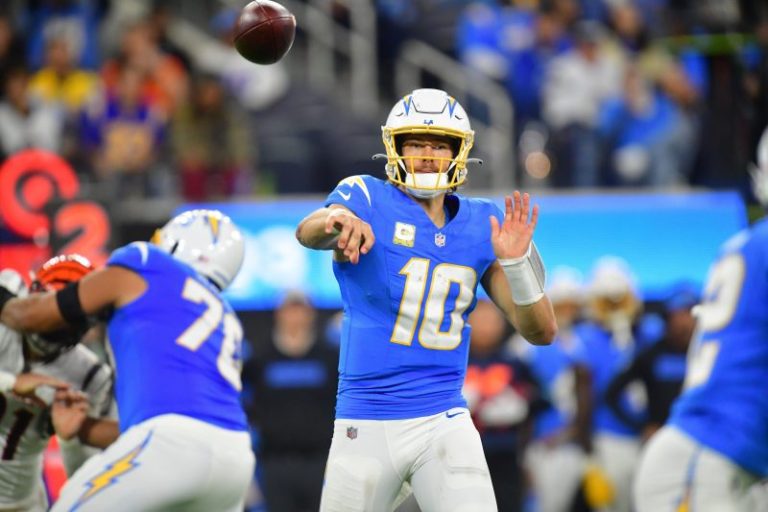 Fantasy football buy/sell: Chargers’ Herbert peaking at right time
