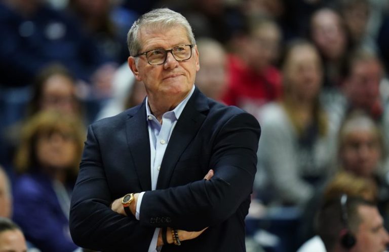 Diana Taurasi, Tara VanDerveer react to Geno Auriemma’s wins milestone