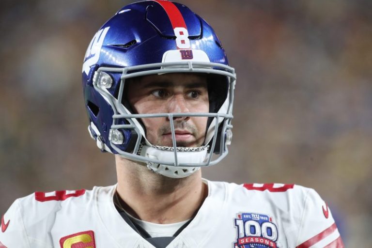 Ex-Giants QB to sign with NFC playoff contender